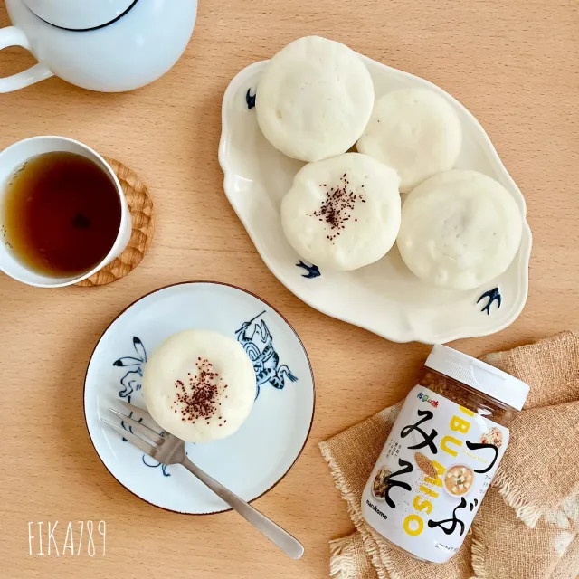 Snapdishの料理・レシピ写真:あまじょっぱな米粉蒸しパン｜【つぶみそ】をかけるだけで、料理の楽しさが急上昇！かけたい時が「みそ変」チャンス！