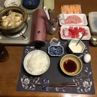 まぐとろ飯、海苔巻き、きのこ鍋、お寿司用の海老、烏龍茶(夕飯)| enarinさん