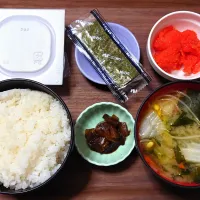 今日の朝ごはん（ごはんは千葉県産コシヒカリ、辛子明太子、味付のり、納豆、野菜とわかめのみそ汁、大根みそ漬）|Mars＠釜飯作り研究中さん