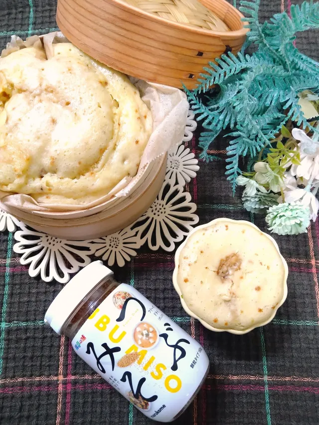 Snapdishの料理・レシピ写真:胡桃つぶみそ蒸しぱん ·͜·♡｜【つぶみそ】をかけるだけで、料理の楽しさが急上昇！かけたい時が「みそ変」チャンス！