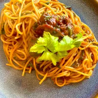 セロリの葉っぱのボロネーゼ😋🍝💕✨|アイさん