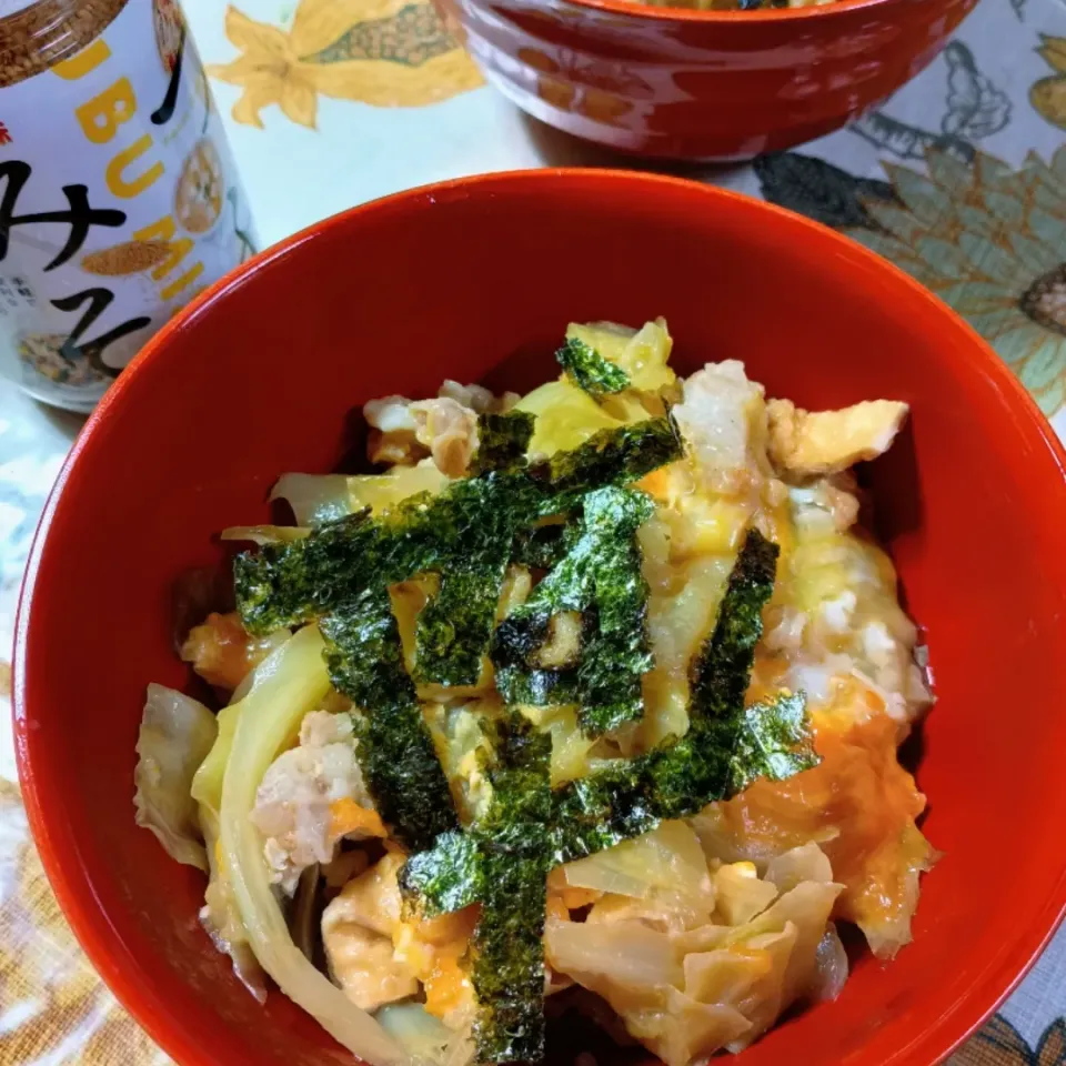 つぶみそで豚卵とじ丼|こよりさん