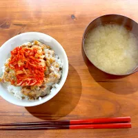 朝ごはん(納豆ご飯キムチ乗せ、あさりの味噌汁、)|cocomikaさん