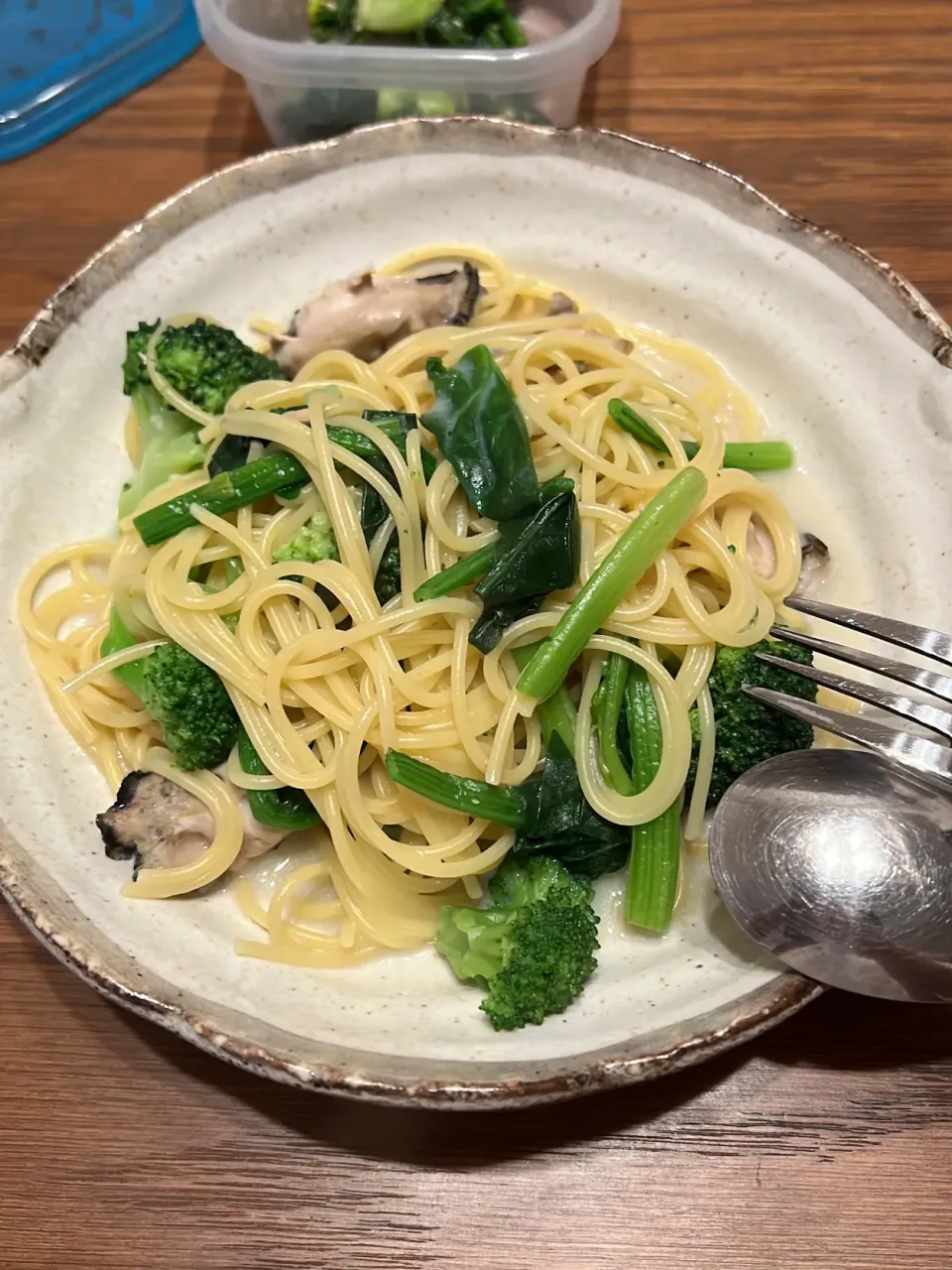牡蠣とほうれん草の豆乳パスタ|メシ日記さん