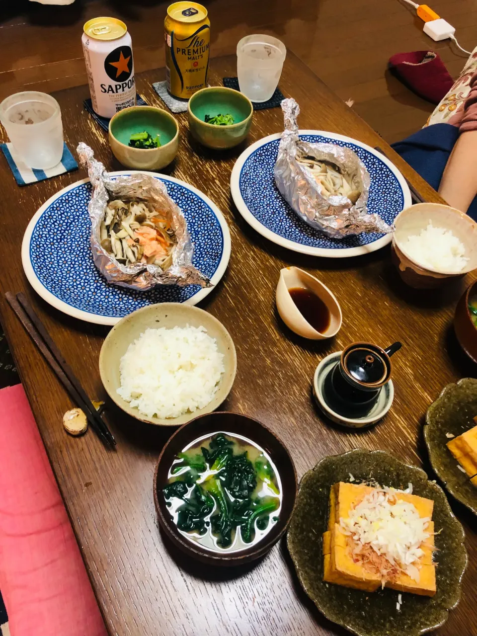 シャケのホイル焼き、厚揚げ、小松菜の辛子和え、ちぢみほうれん草の味噌汁|タロッカ主夫見習いさん