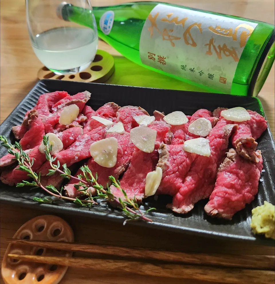 つるひめさんから頂いた日本酒で牛タタキ|ナオミさん
