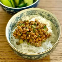 「 納豆ごはん 」🍚
久しぶりに納豆をかき混ぜる(^^)
大根サラダと厚揚げの煮物  味噌汁を添えて  朝ごはん💦|ばくあんしゃさん