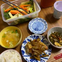 夜　手羽開き牛蒡炒め､適当野菜ピクルス|みちくんさん