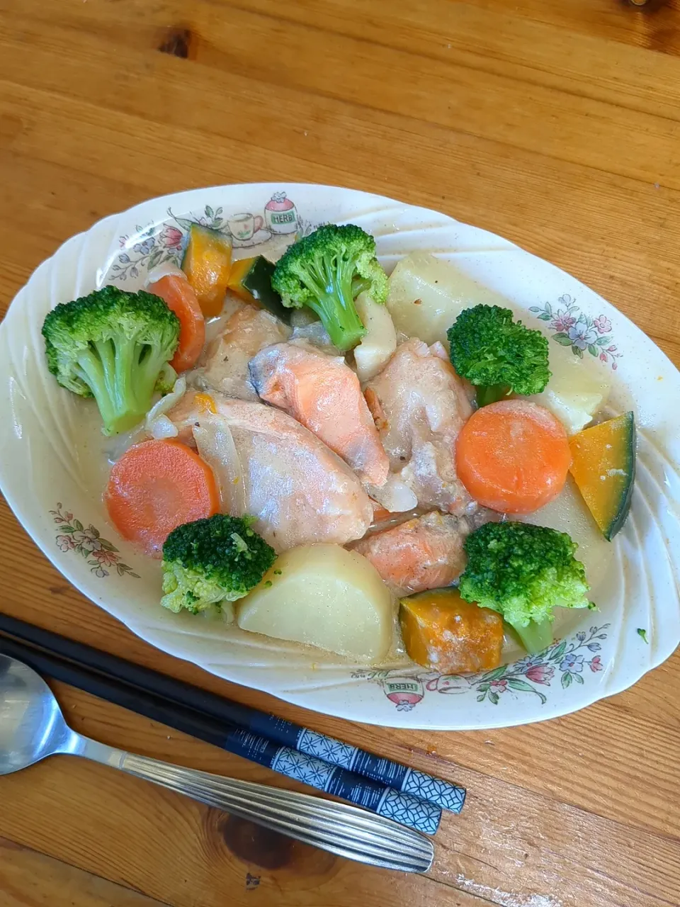 鮭のホワイトソース煮込み🐟️🍲|まゆめろさん