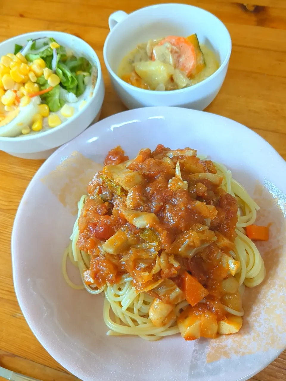 春野菜とシーフードのトマトソースパスタ🍝🍅|まゆめろさん