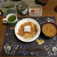 かつ庵のかつ丼・並、納豆汁、野沢菜漬け、辛子明太子、胡麻高菜漬け、熱い日本茶(昼飯)|enarinさん