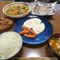 目玉焼き・ししゃも・とりモモとチンゲン菜煮込み・ご飯・味噌汁🌺| chiyukiさん