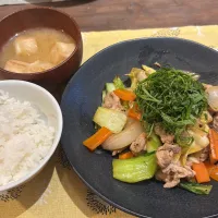 野菜とお肉の梅ポン酢炒め|ぴよすさん