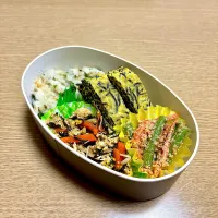 今日のお弁当　わかめごはん、ひじきの炒り豆腐、ひじき入り卵焼き、いんげんとにんじんの胡麻和え