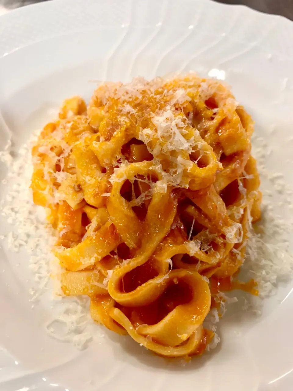Tagliatelle with fresh tomato sauce|gonbenさん