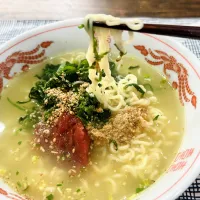 ギャル曽根ちゃんのはラー油入りだっけど、私はラー油無しで。#サッポロ一番減塩|オメグさん