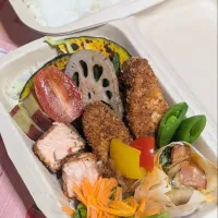 本日のお弁当〜カフェ風なサーモンフライ弁当| f.1125beさん