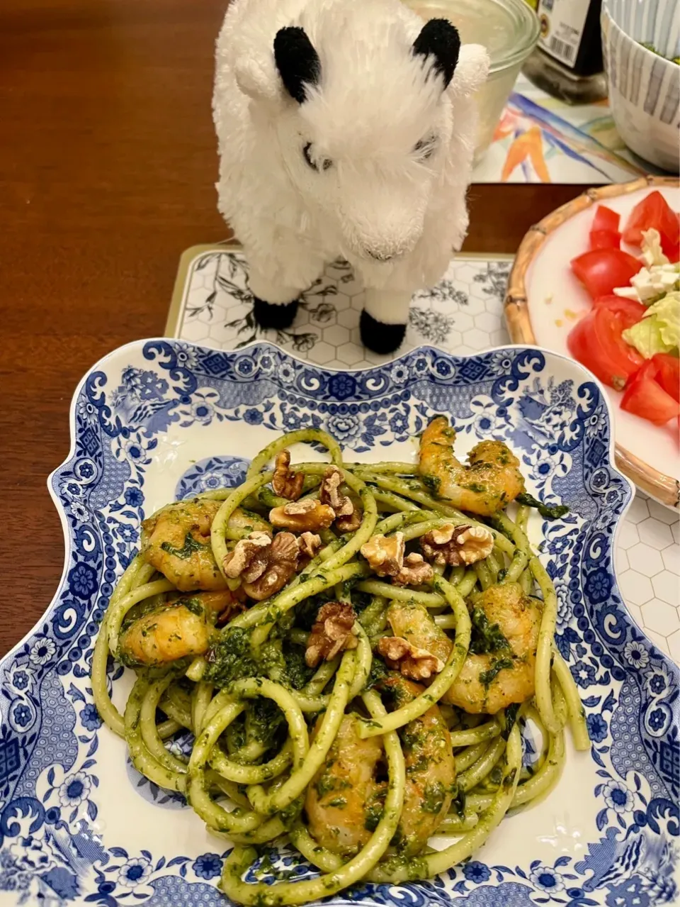 2025/2/28 バジルソース、えびとくるみのパスタ  Bucatini with Basil Sauce, Shrimp and Walnuts|19 Boys & 野鳥さん