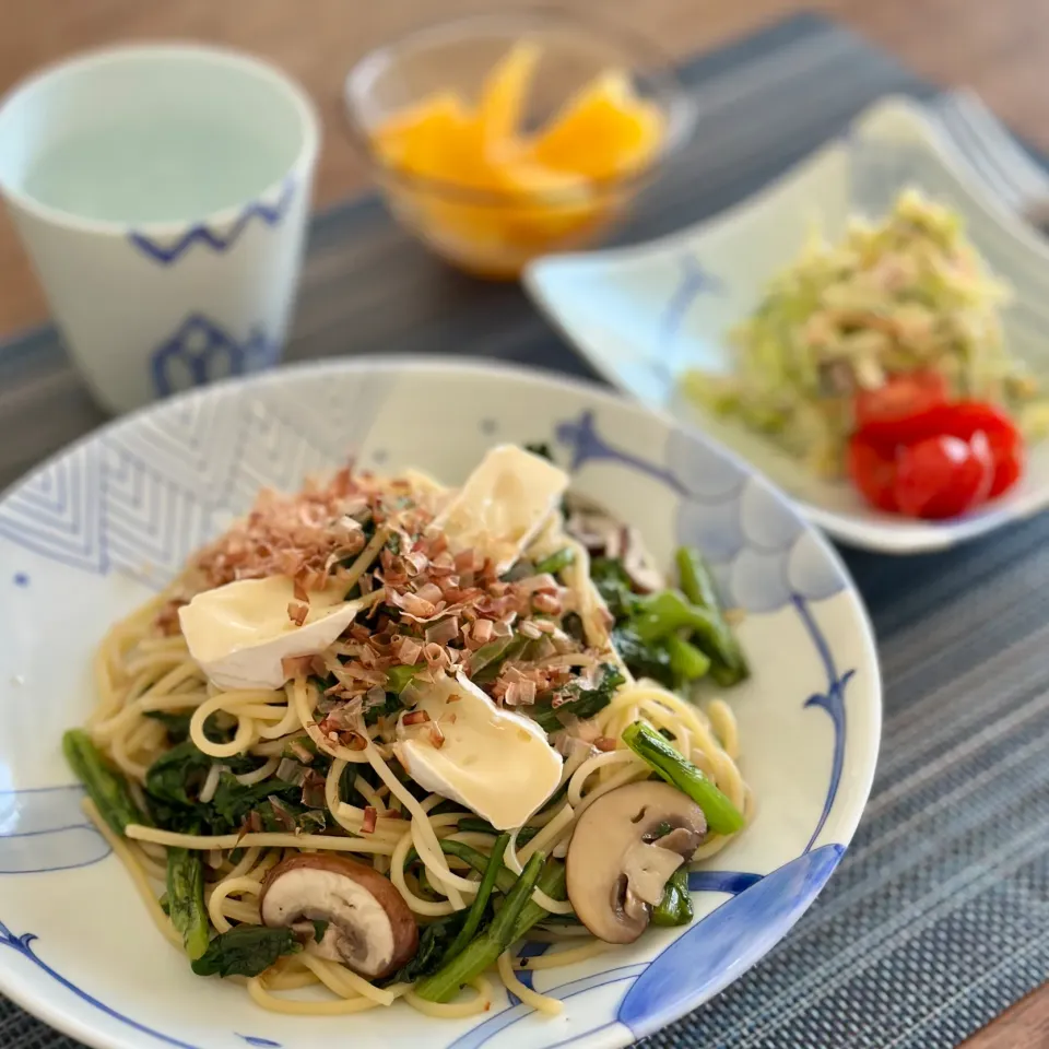 春菊とカマンベールのパスタ|ぺんぎんさん
