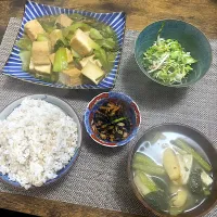 青梗菜と厚揚げのオイスター炒め　キャベツとブロッコリーのコールスロー　ひじきの煮物　麦ご飯　味噌汁|♡misaki♡さん