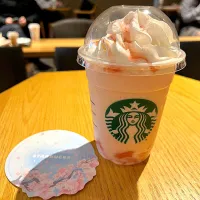 白桃と桜わらびもち フラペチーノ®| じょんさん