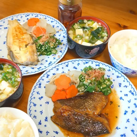 「白だしゴールド」を使ってみたSnapdishの料理・レシピ写真:にんべんの白だしを隠し味にブリの照り焼き🐟️