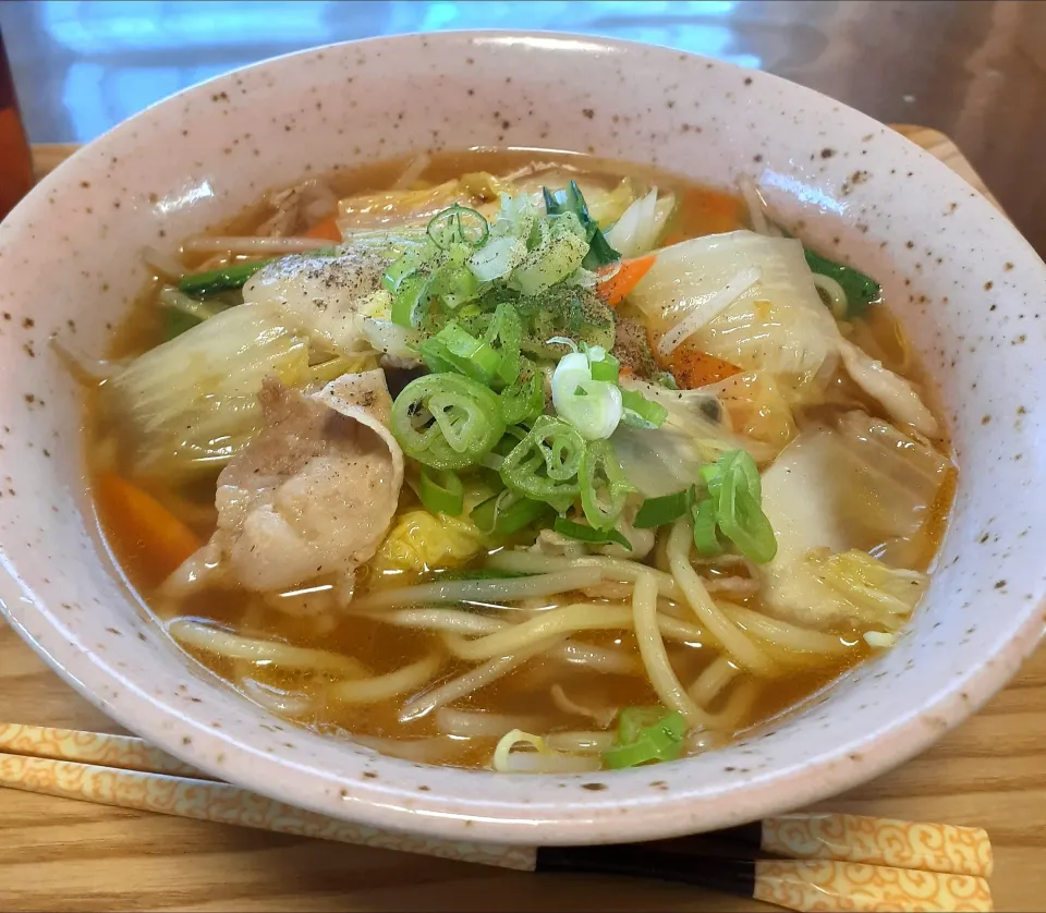 白菜たっぷりラーメン🍜🍥|びせんさん
