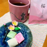 おひな菓子の三色餅とドトールの桜コーヒー