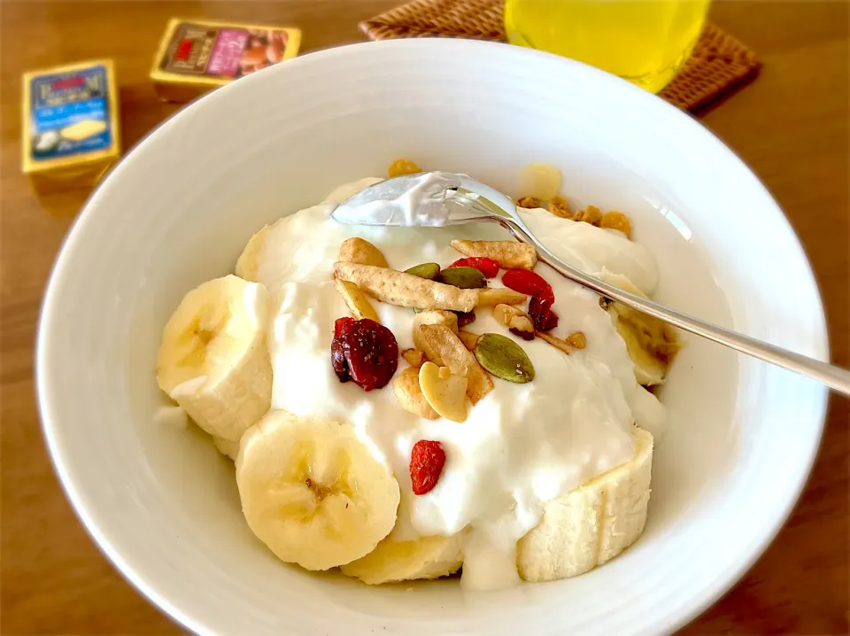 グラノラとバナナにナッツトッピング|リフルシャッフルさん