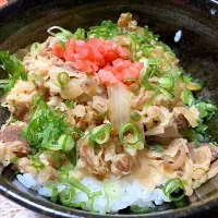 すき焼き丼|はっちぃさん