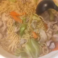 昨日の夜は煮込みラーメン醤油味!