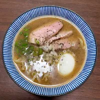 あご出汁カモ油の醤油ラーメン|dashi menjiroさん