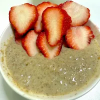 Weetabix with soy milk and strawberries.|Nachaz Kitchenさん