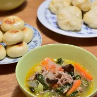 春雨と牛肉のスープとチベット蒸しパン|うにんぱすさん