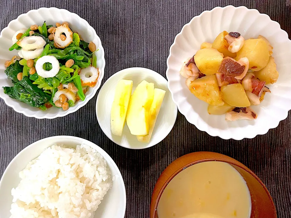 タコとじゃがいものアヒージョメインのお夕飯🌛|みーぬさん