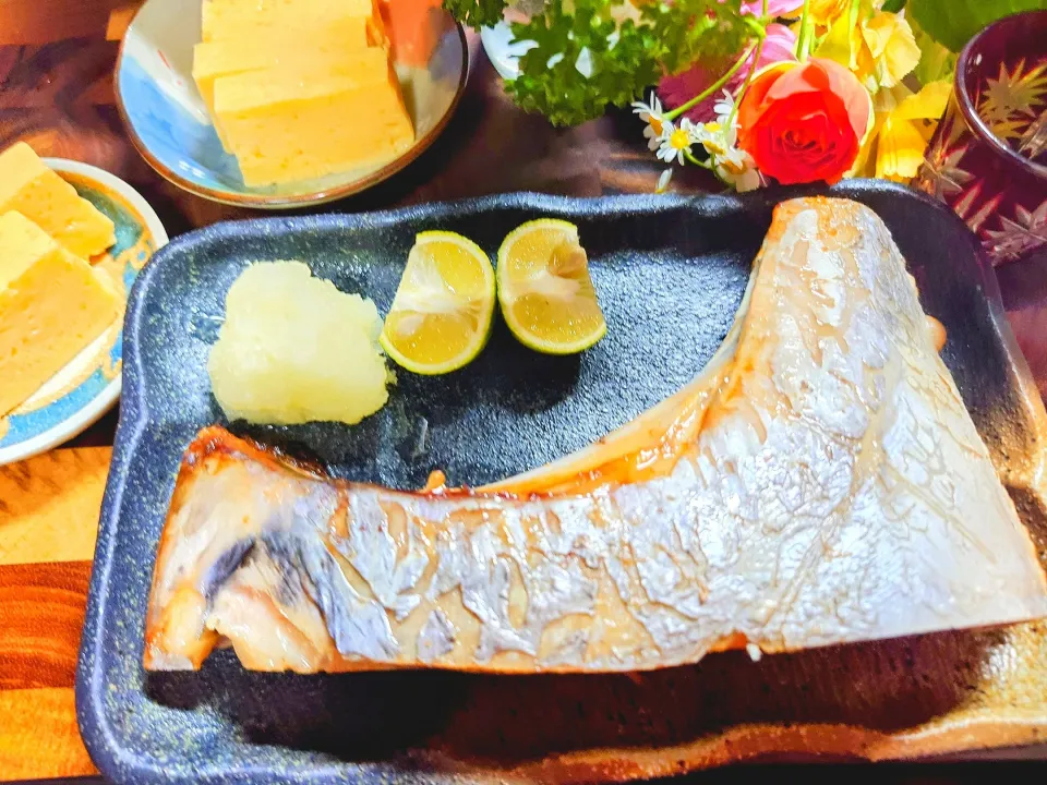 脂ののった南まぐろのかまの塩焼き|橘葵さん