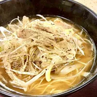 「 ネギ胡椒そば 」
常備菜を添えて 昼ごはん
ピリッとね！  💦|ばくあんしゃさん