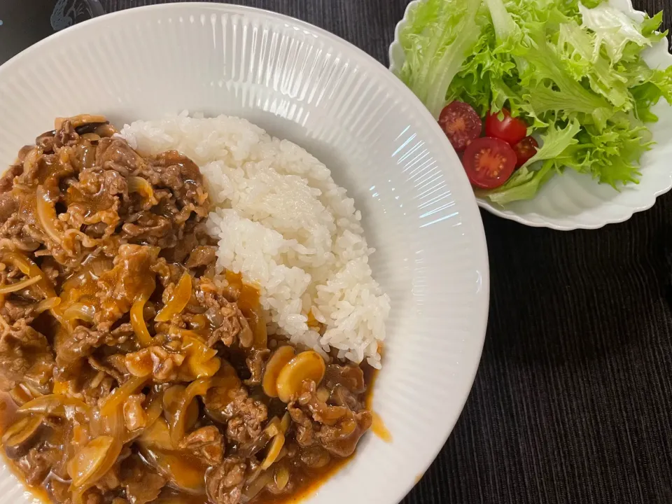 ハッシュドビーフのお夕飯🌛|みーぬさん