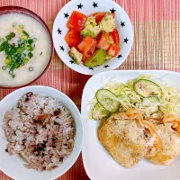 ひき肉とキャベツの油揚げ包み♡トマトとアボカドのサラダ♡粕汁♡|まゆかさん