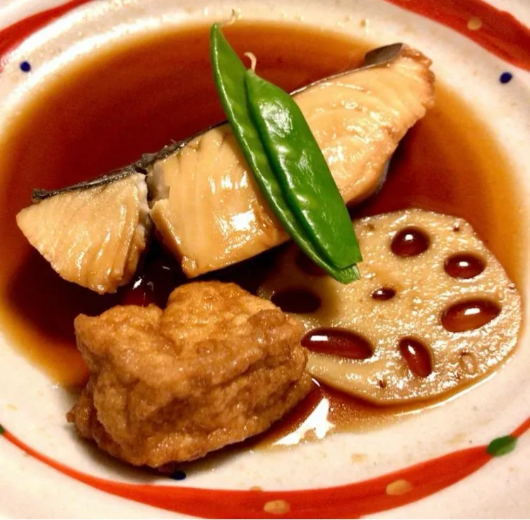 「 煮魚で晩酌スタート 」🍶
サワラの煮付け、青梗菜のピーナッツ炒め、常備菜に味噌汁を添えて 晩ごはん|ばくあんしゃさん