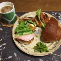 レーズンロールパントーストサンドイッチ、オギノパンのバターパン、野沢菜漬け、ホットコーヒー(朝ご飯)|enarinさん