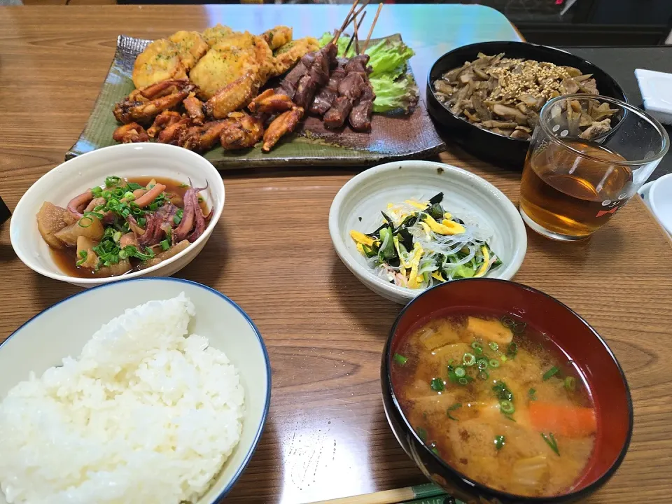 蓮根はさみ揚げ・揚げ物・イカと大根の煮物・春雨サラダ・ゴボウの煮物・ご飯・味噌汁🌺|chiyukiさん