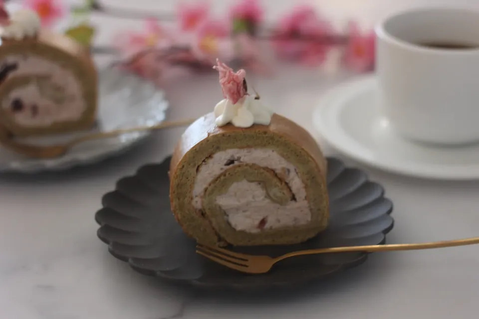 米粉抹茶ロールケーキあずきクリーム|ちいさなしあわせキッチンさん