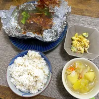 包み焼きハンバーグ　マカロニサラダ　コンソメ野菜スープ　麦ご飯|♡misaki♡さん