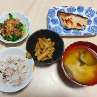 2025 0304　鰤の塩麹焼き　小松菜のおひたし　ごぼうの中華和え　豆腐とわかめのお味噌汁| いもこ。さん