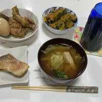 晩御飯☆手羽元と卵のさっぱり煮☆かぼちゃのそぼろ☆赤魚の生姜煮☆みそ汁（キャベツ・しめじ・ブロッコリー）|Saharaさん