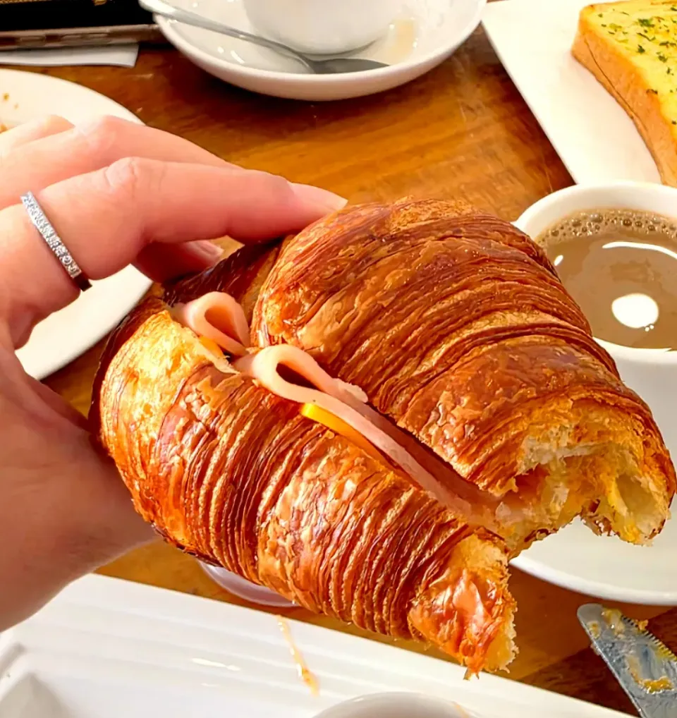 ᴄʀᴏɪssᴀɴᴛ ғᴏʀ ʙʀᴇᴀᴋғᴀsᴛ 🥐☕️😋 @Toast Bread|Jænnè JannèmaEEさん