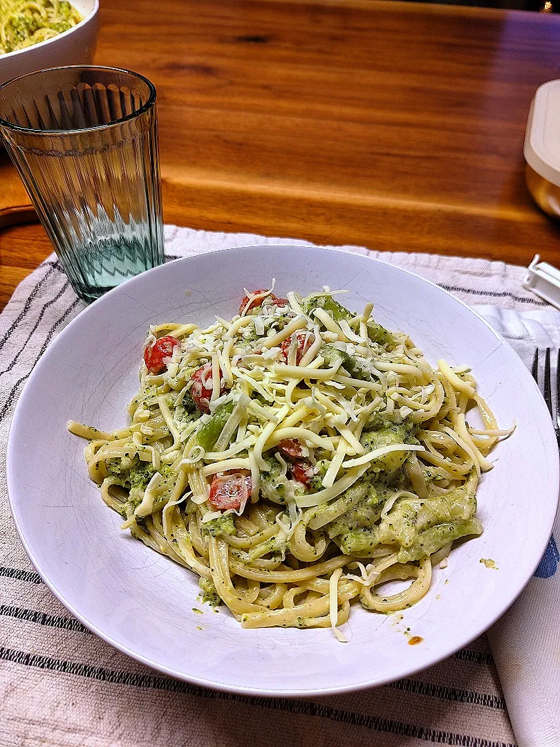Pasta with creamy Brokkoli Sauce and cherry tomatoes|Vera Andrianova Forwerkさん