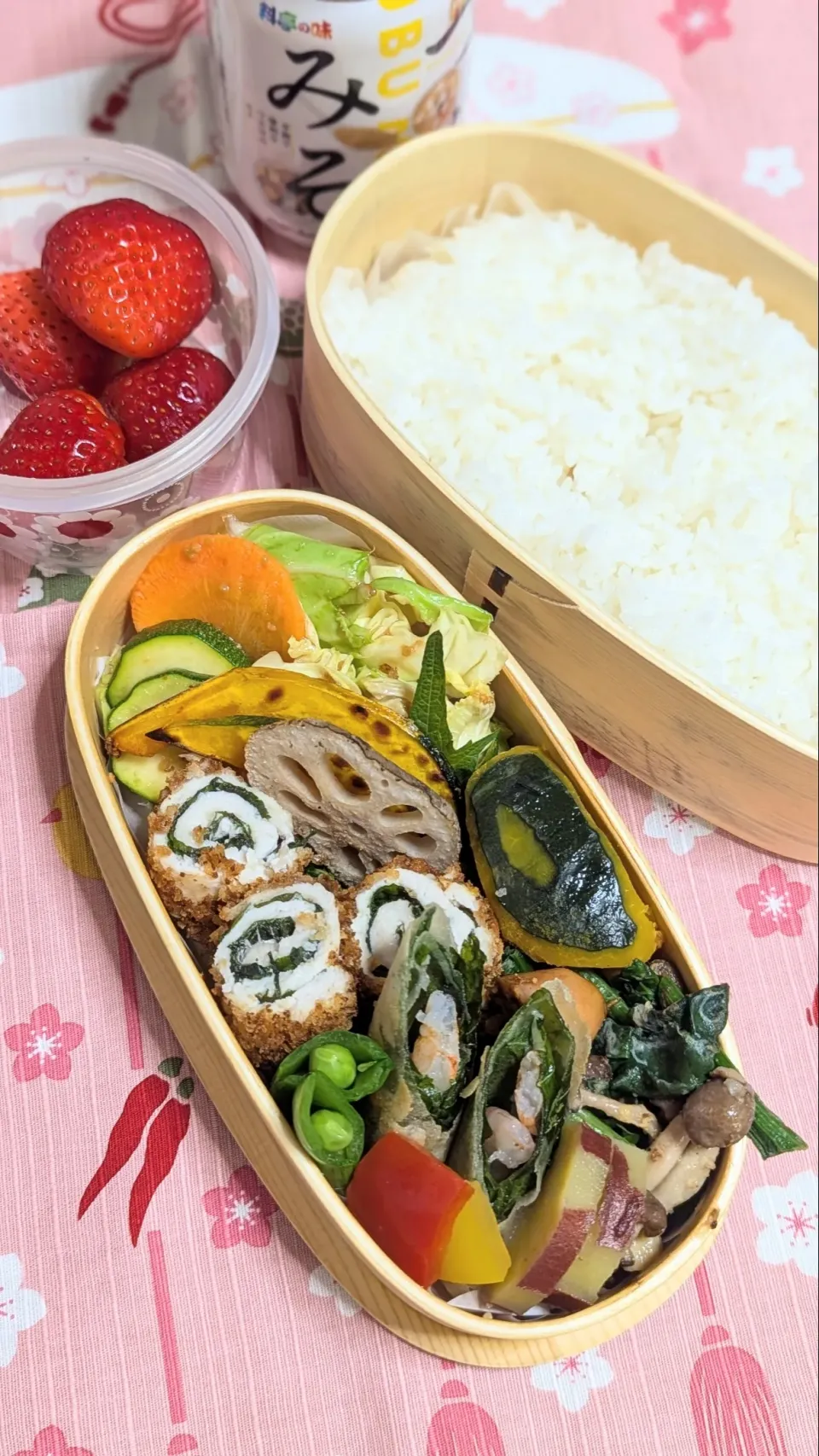 昨日のお弁当〜ささみの大葉ロールカツレツとミニエビ大葉春巻弁当|f.1125beさん