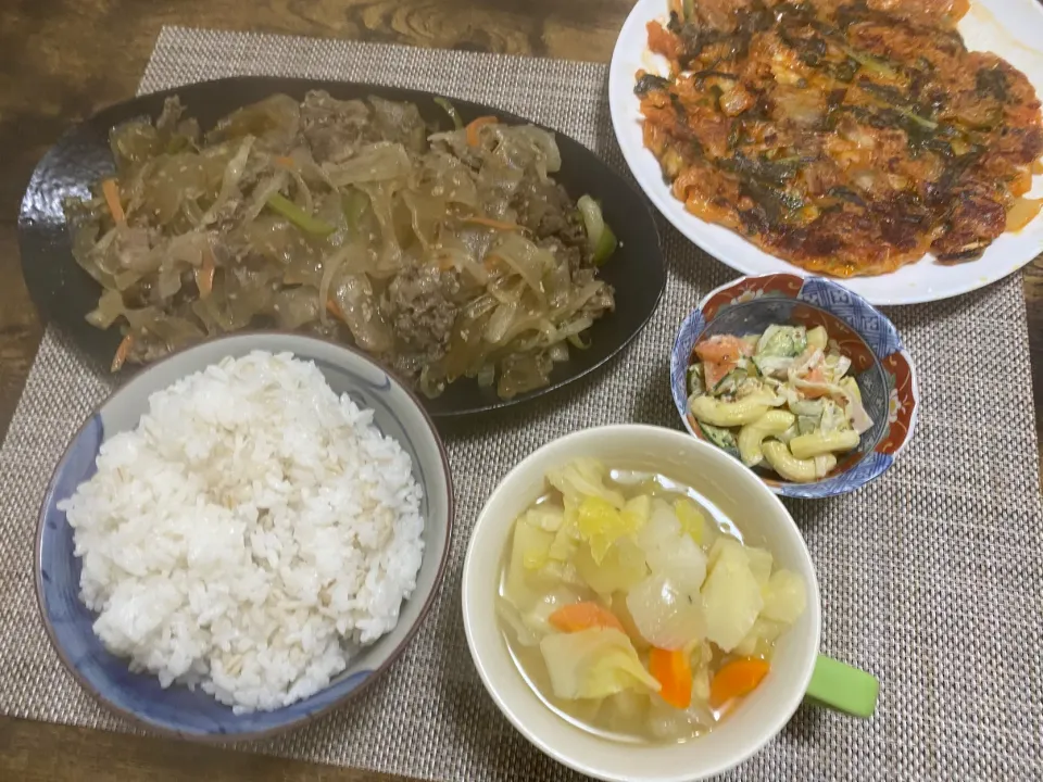 プルコギタンミョン　キムチチヂミ　マカロニサラダ（作り置き）　野菜スープ　麦ご飯|♡misaki♡さん